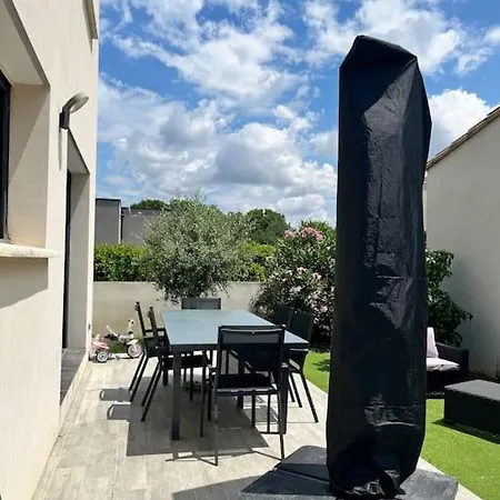 Ferienhaus Charmante Maison Au Coeur De Avec Piscine Valergues