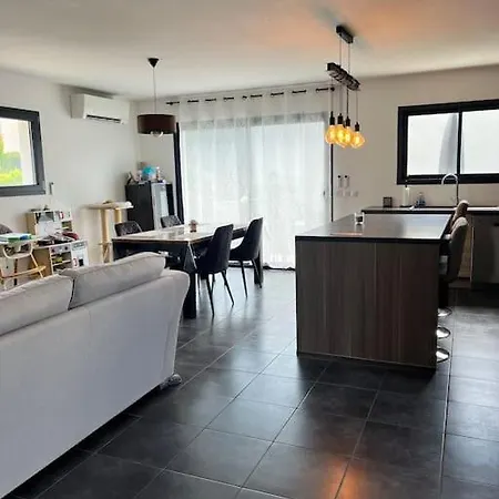 Charmante Petite Maison Au Coeur De Valergues