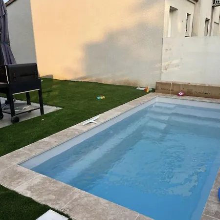 Ferienhaus Charmante Maison Au Coeur De Avec Piscine