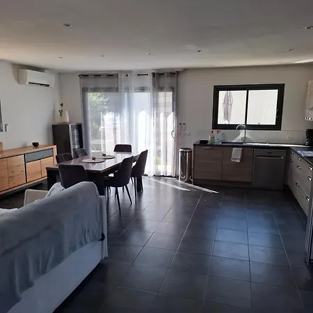 Ferienhaus Charmante Maison Au Coeur De Avec Piscine Valergues