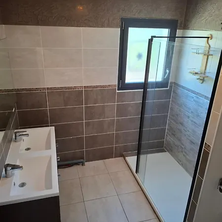 Ferienhaus Charmante Maison Au Coeur De Avec Piscine Valergues